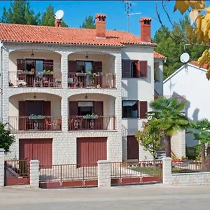Mihaela , Porec Croazia