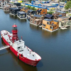  Bateau-hôtel Lightship
